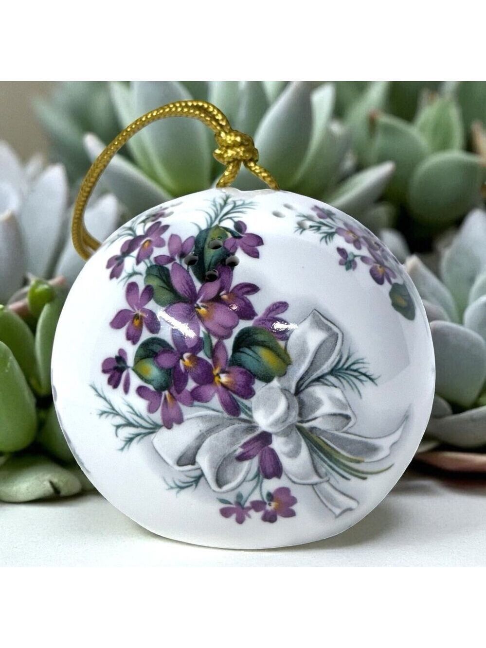 Royal Windsor Fine Bone China Potpourri Ball Ornament 3.5 Violets